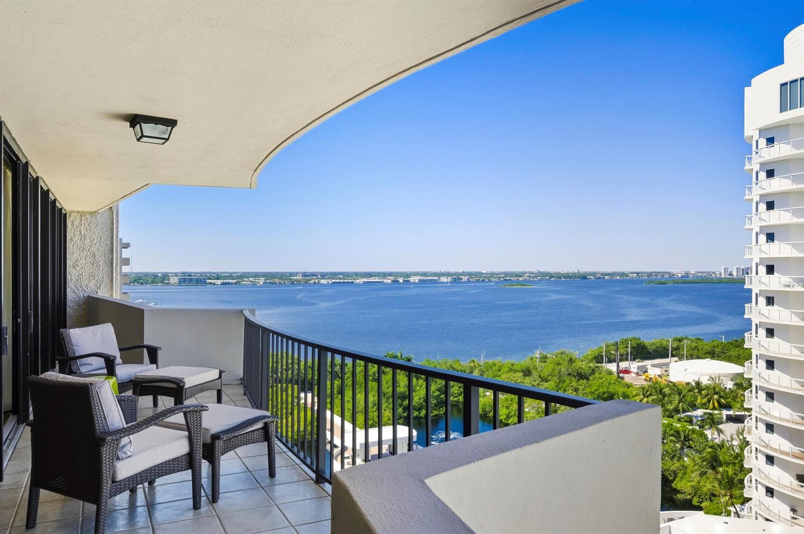 4200 N Ocean Drive 1-1705 photo 3