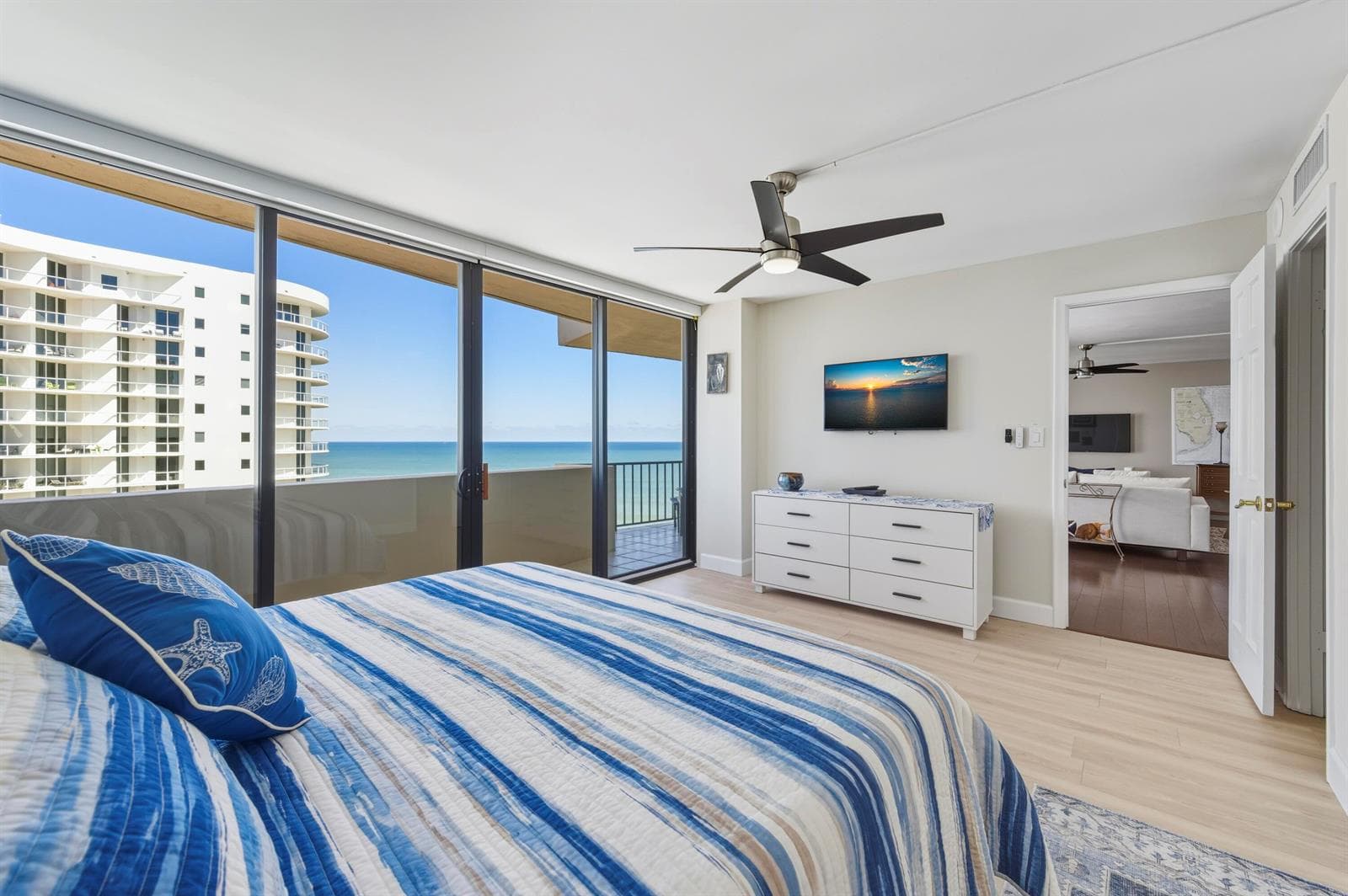 4200 N Ocean Drive 1-1705 photo 9