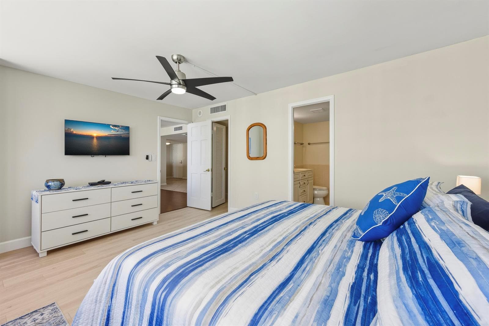 4200 N Ocean Drive 1-1705 photo 8