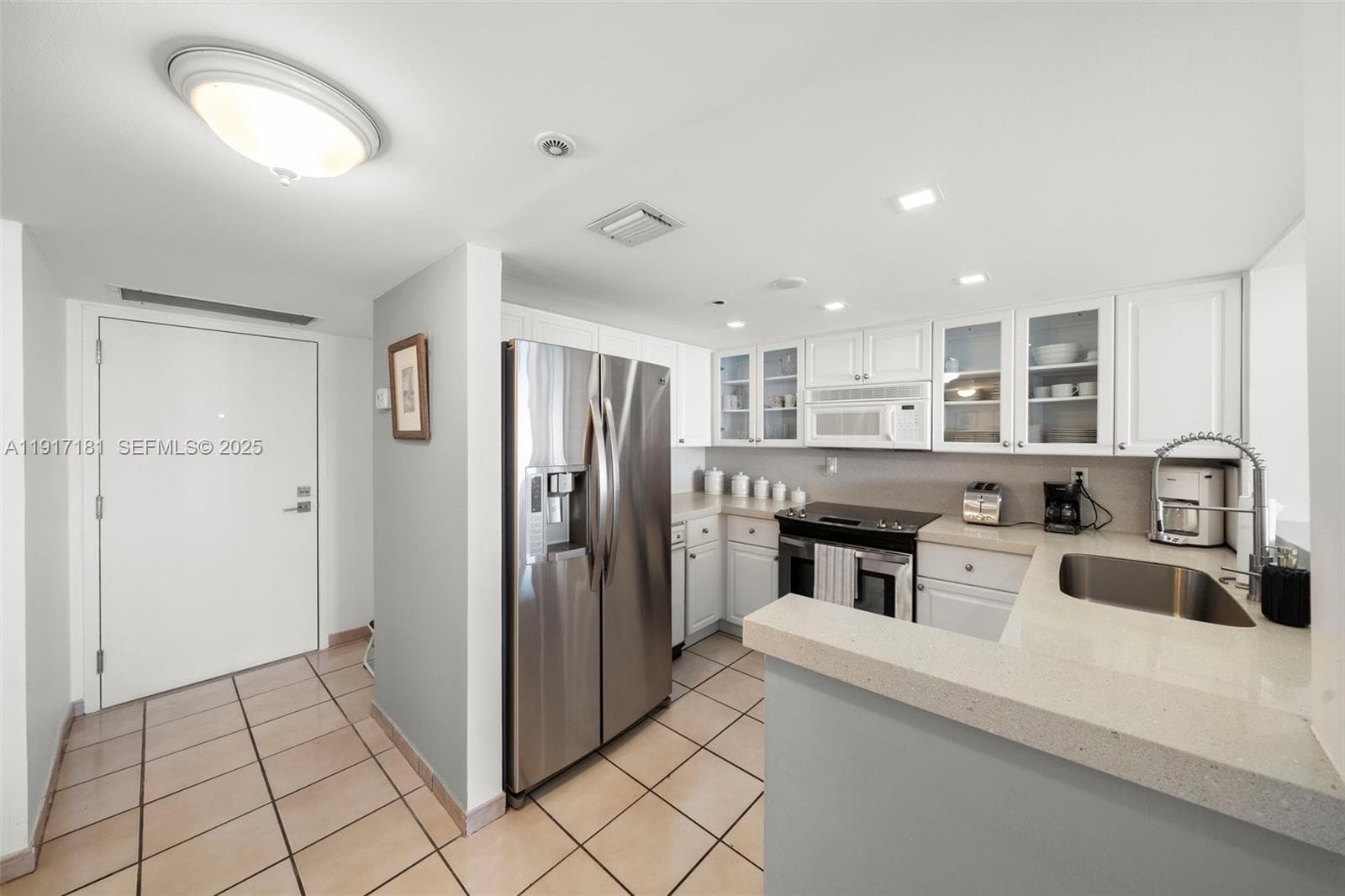 2555 Collins Ave 805 photo 10