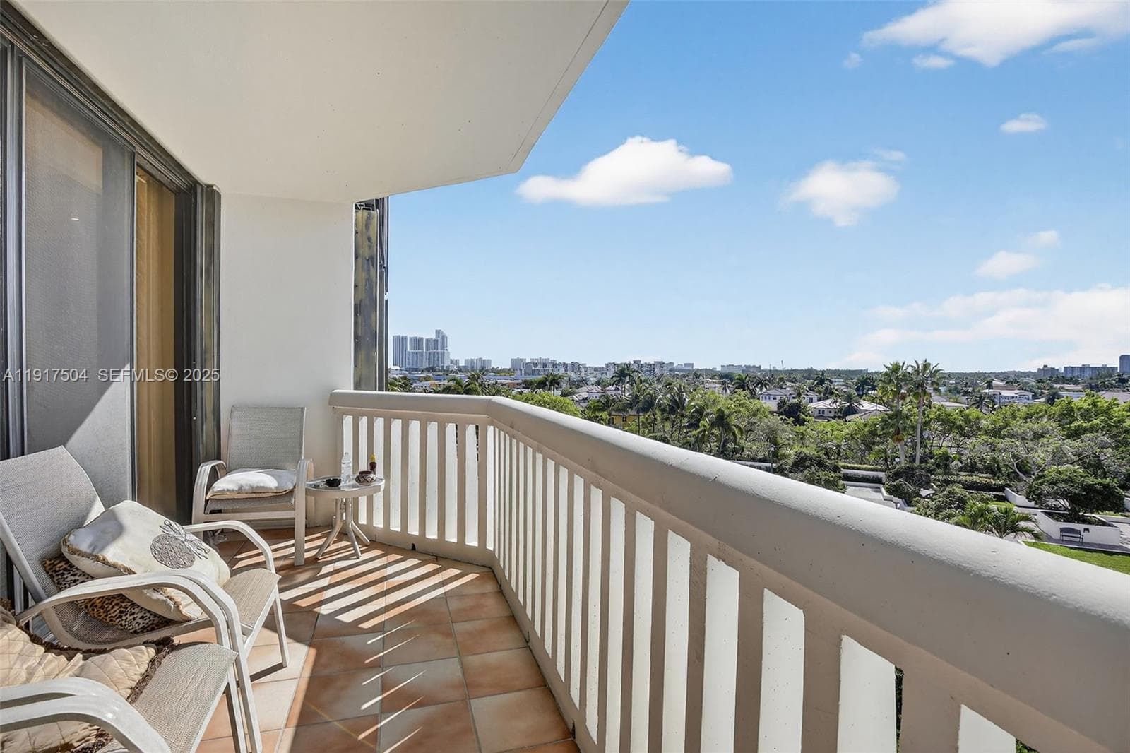 1000 Island Blvd 602 photo 22
