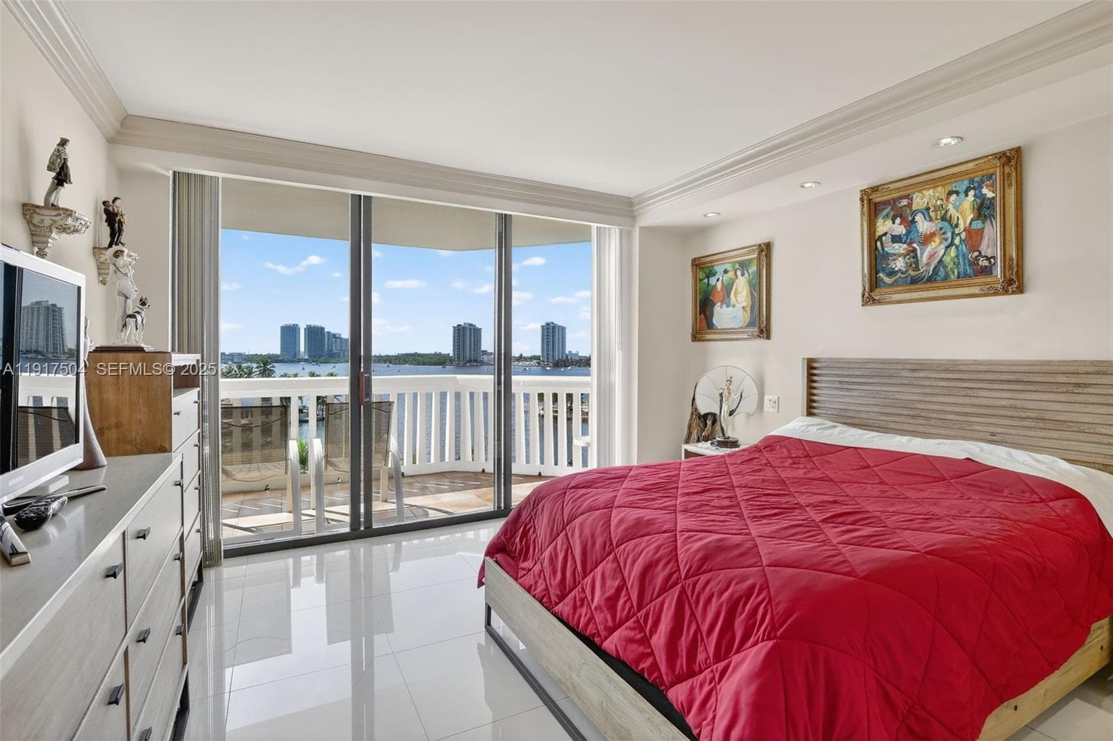 1000 Island Blvd 602 photo 24