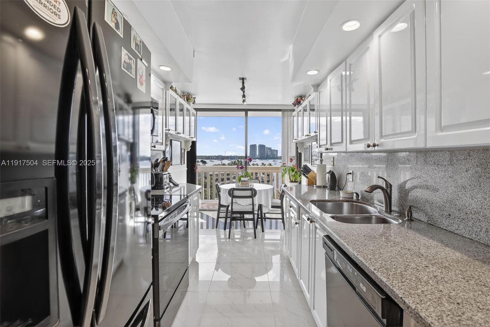 1000 Island Blvd 602 photo 18