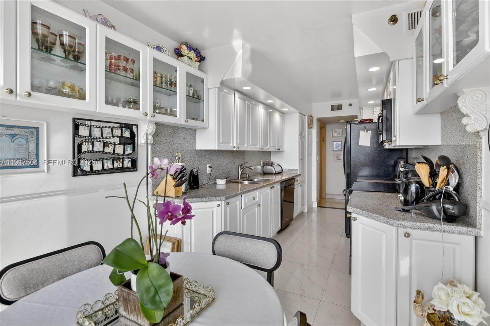 1000 Island Blvd 602 photo 21