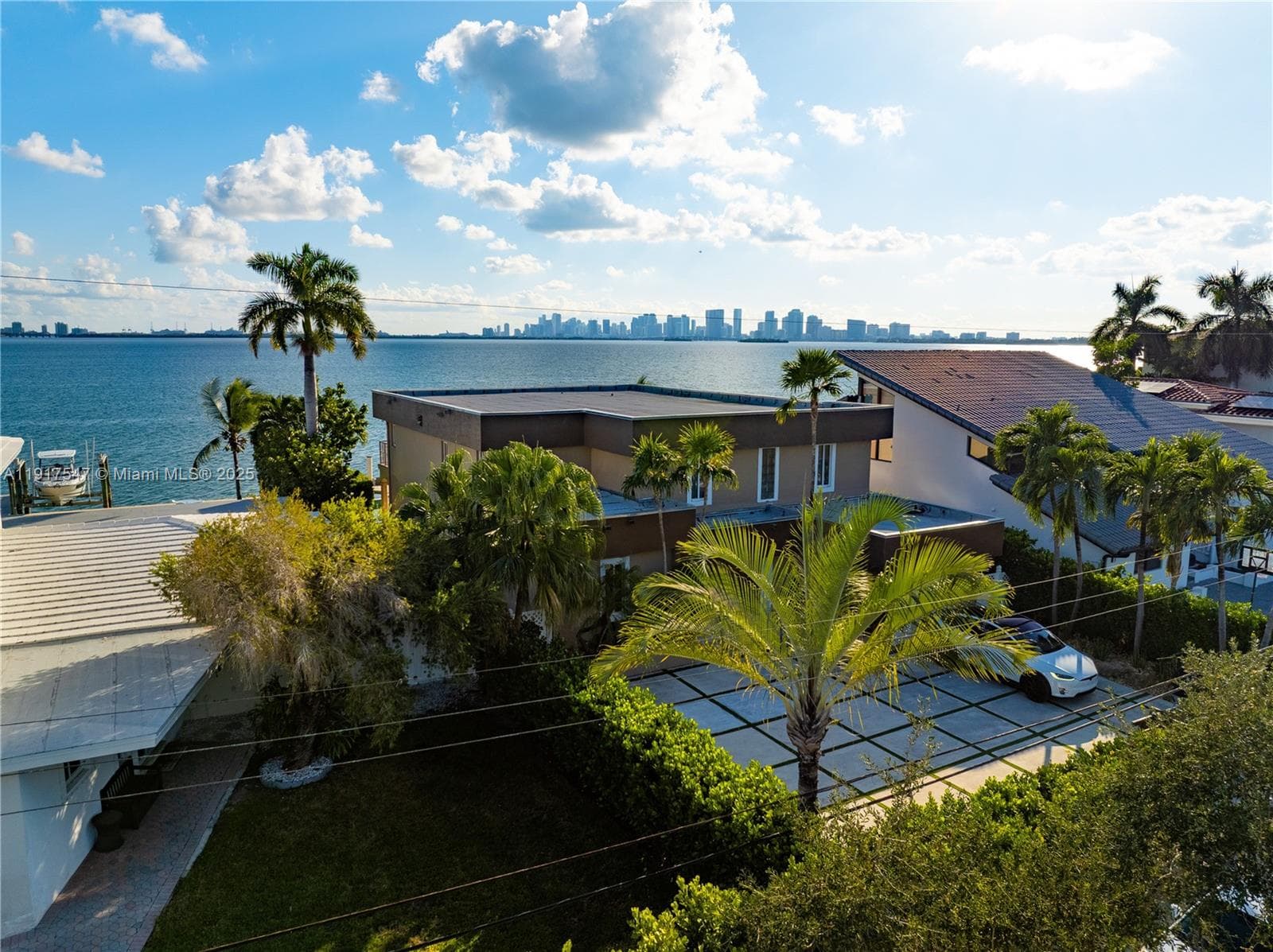 1500 Treasure Dr photo 6