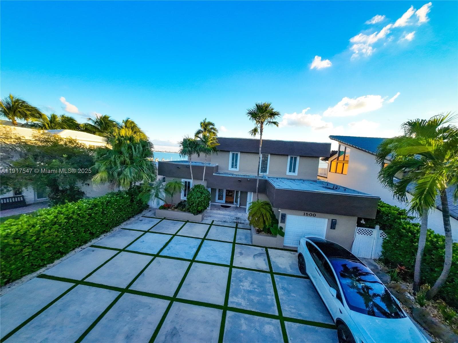 1500 Treasure Dr photo 7