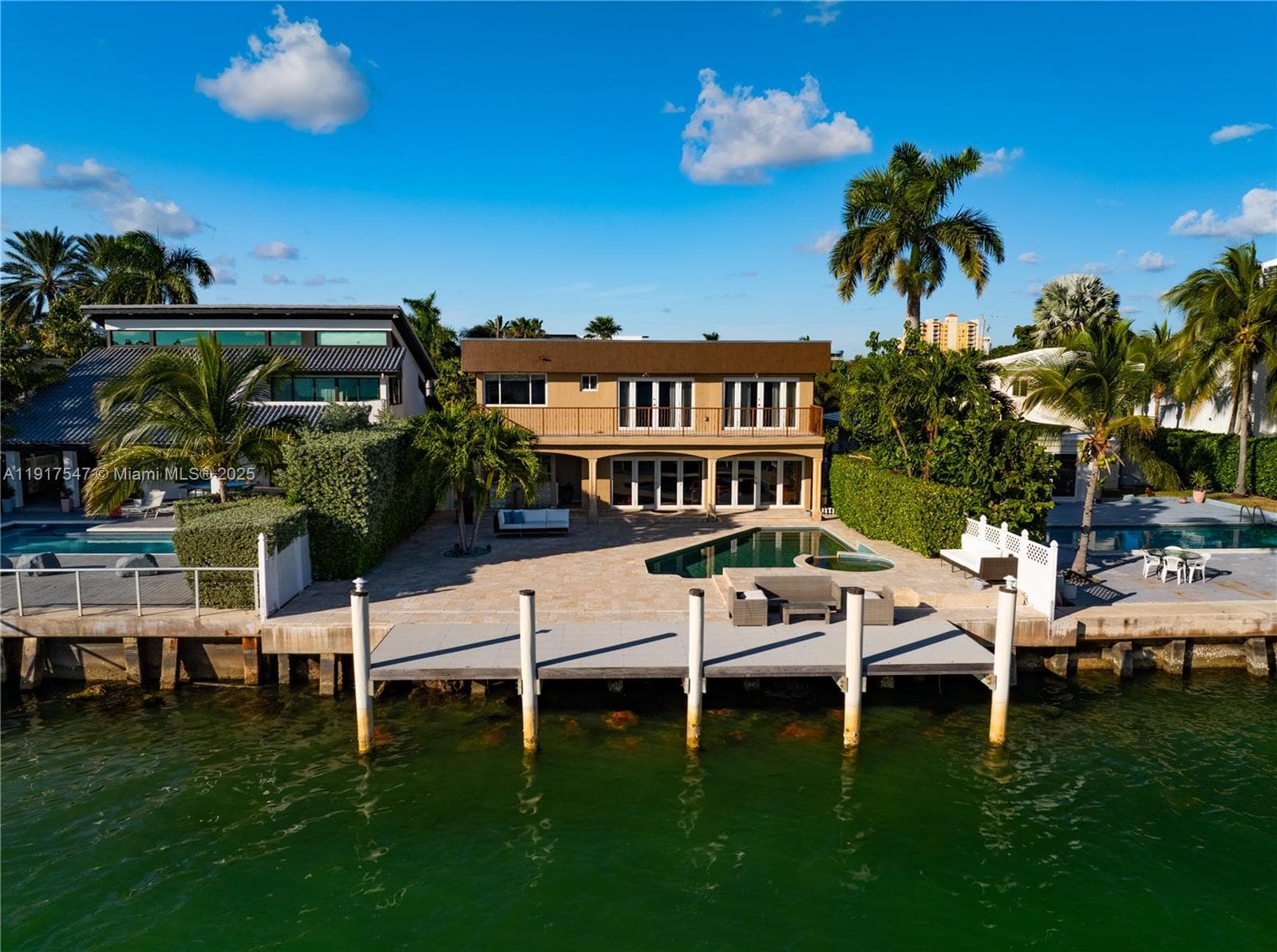 1500 Treasure Dr photo 5