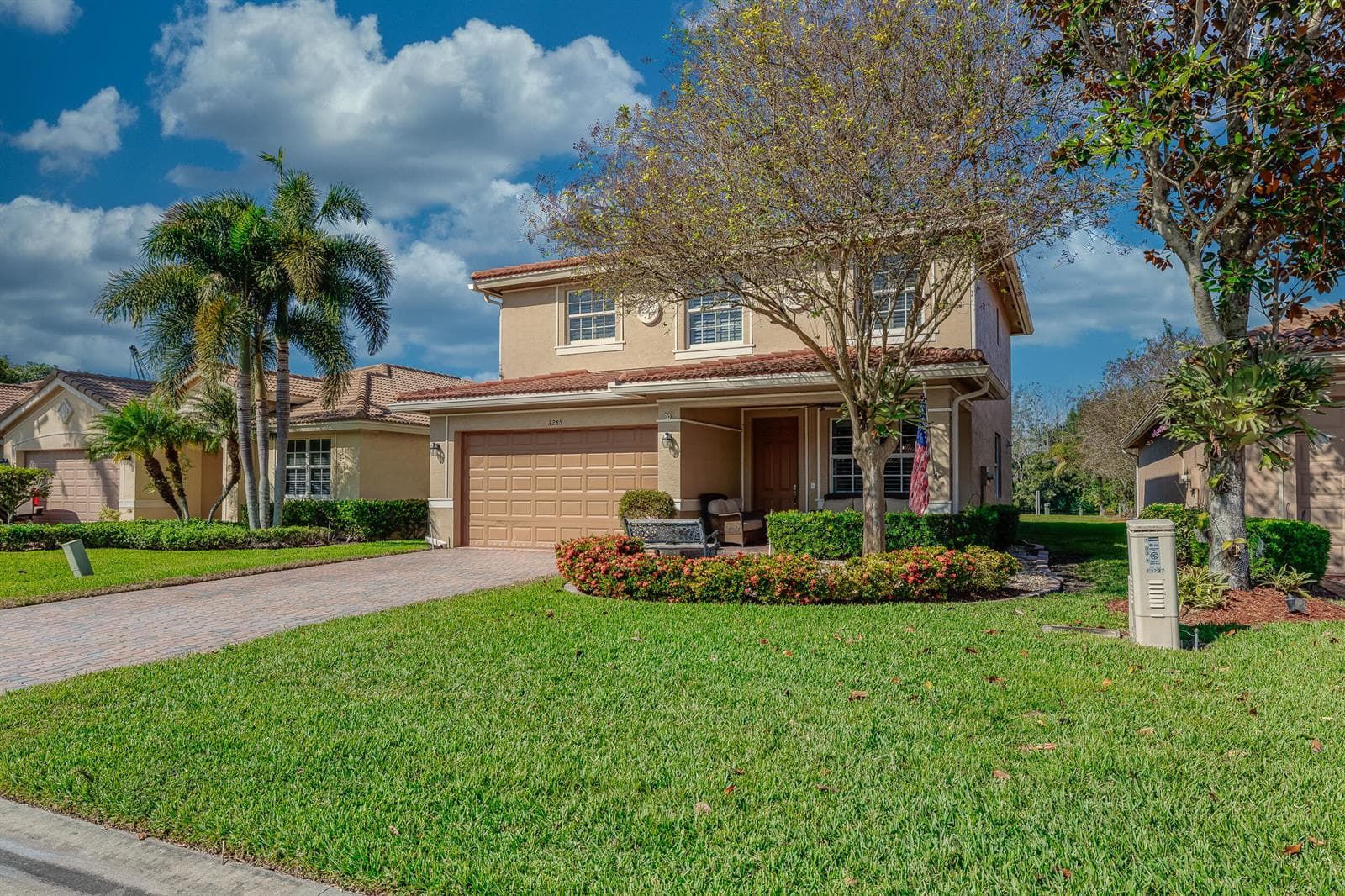 3285 SW Porpoise Circle photo 2