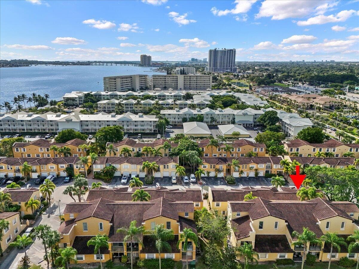 1015 Lake Shore Drive 105 photo 6