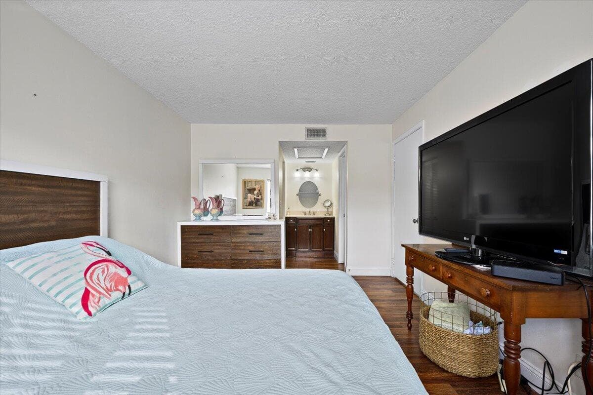 1015 Lake Shore Drive 105 photo 22