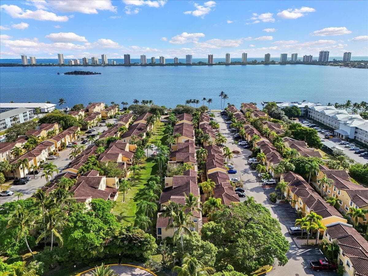 1015 Lake Shore Drive 105 photo 24