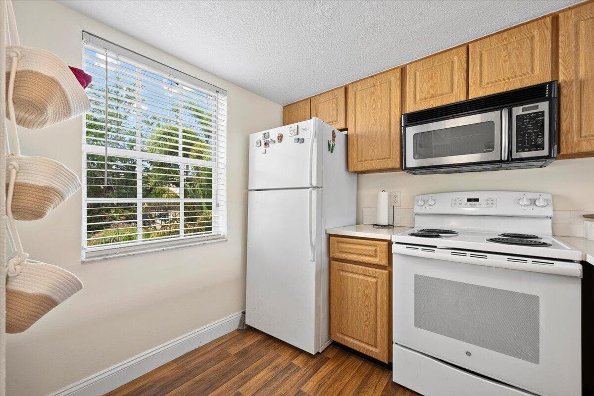 1015 Lake Shore Drive 105 photo 18