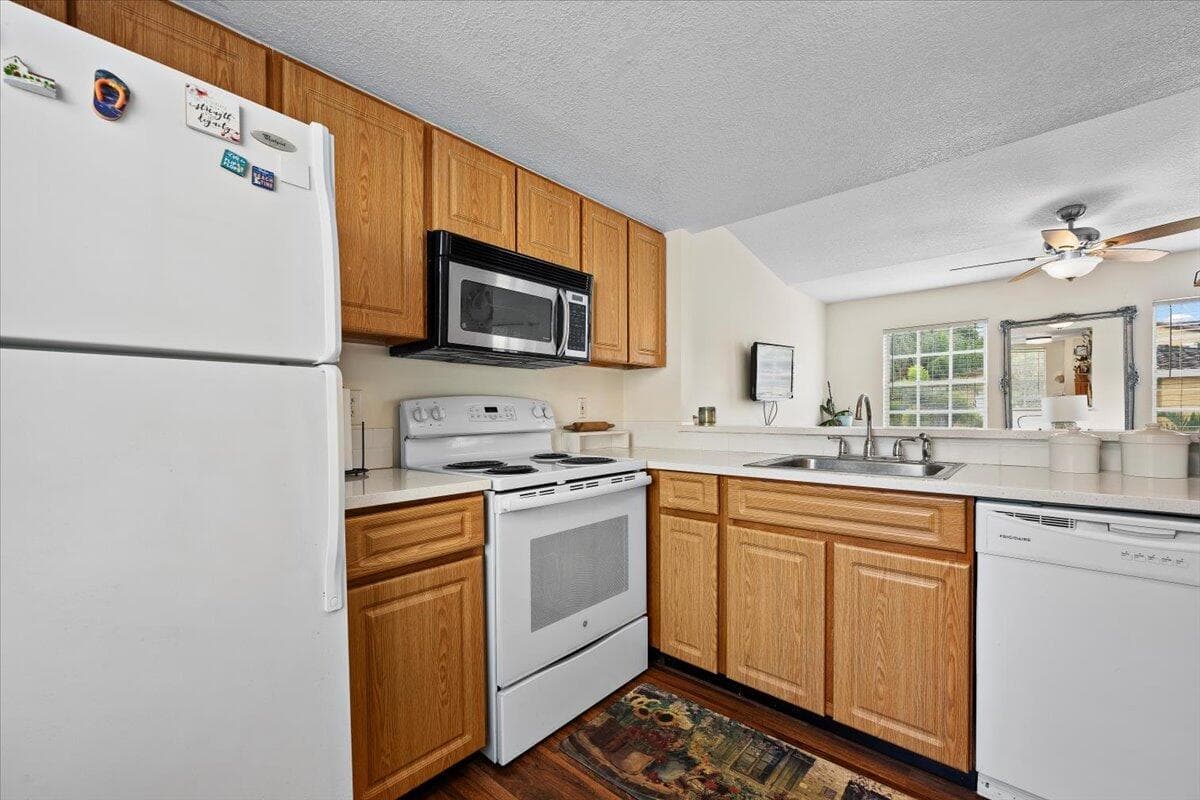1015 Lake Shore Drive 105 photo 19
