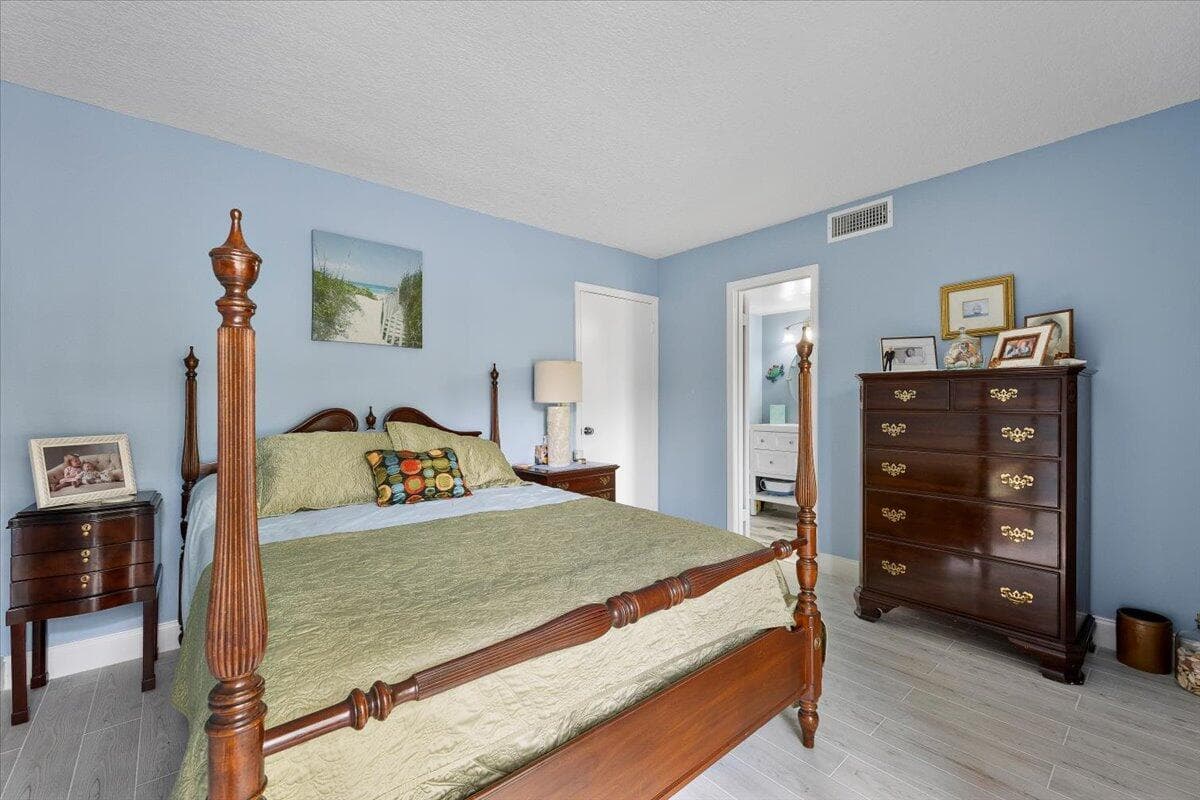 1015 Lake Shore Drive 105 photo 8