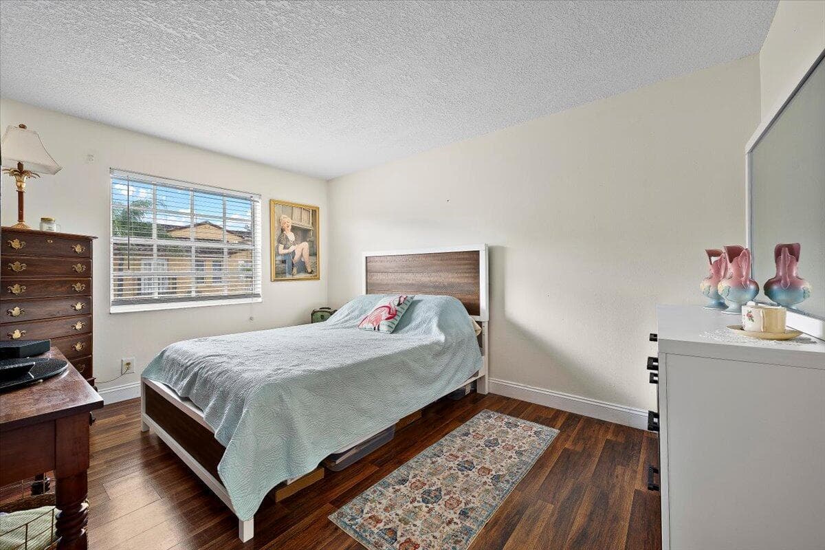 1015 Lake Shore Drive 105 photo 21