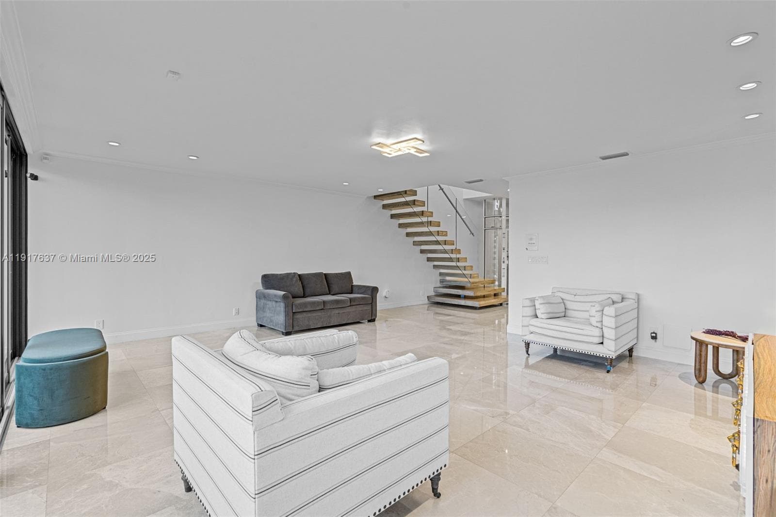 6124 Paradise Point Dr 6124 photo 8