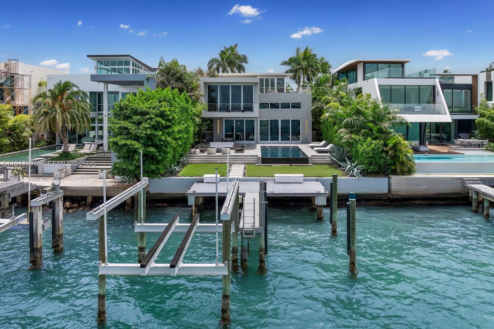 1379 Venetian Way photo 2