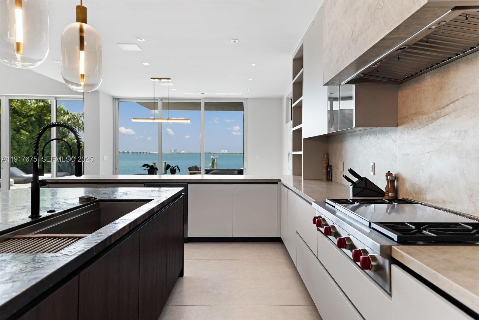 1379 Venetian Way photo 4