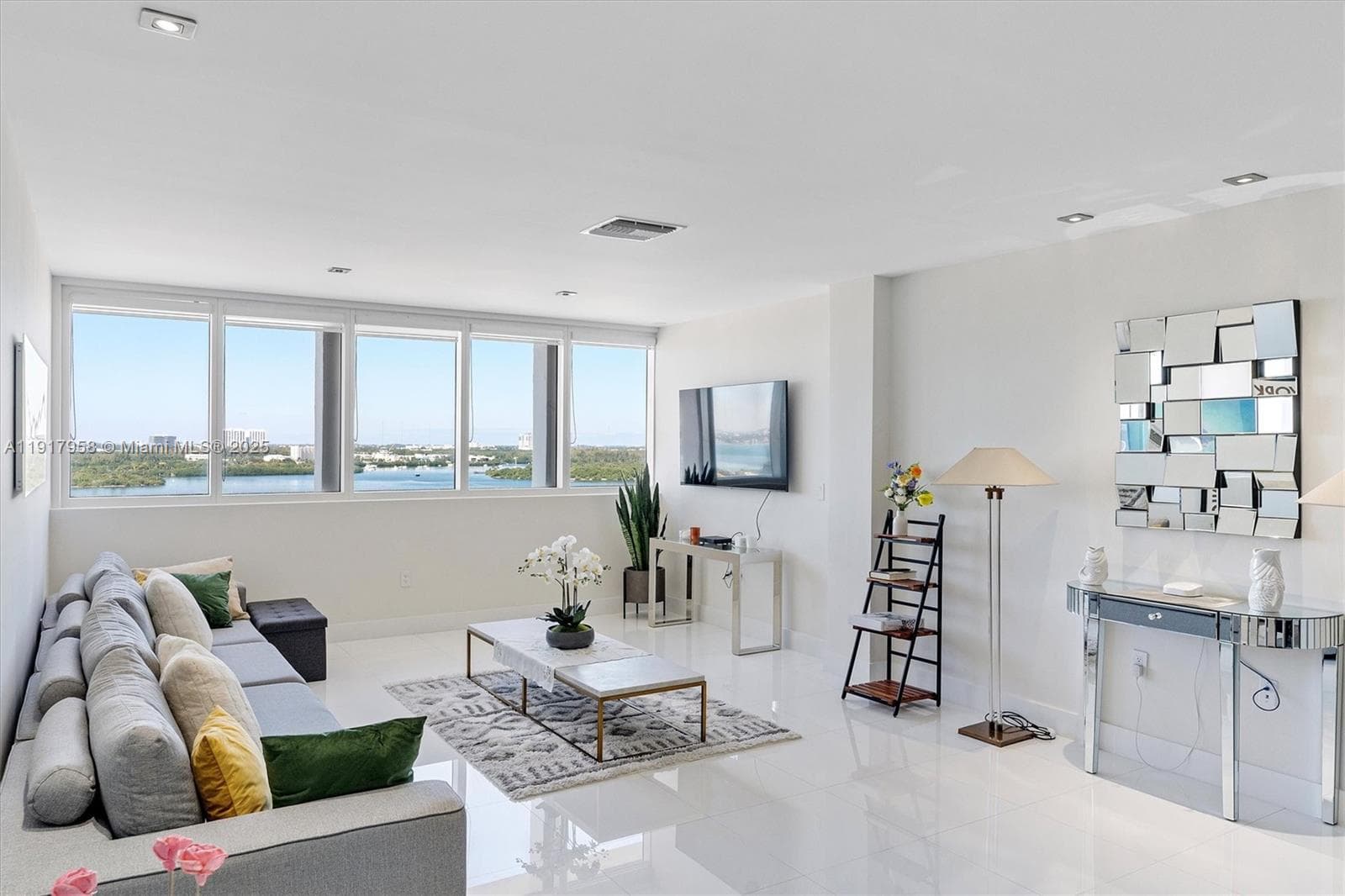 10275 Collins Ave 1523 photo 4