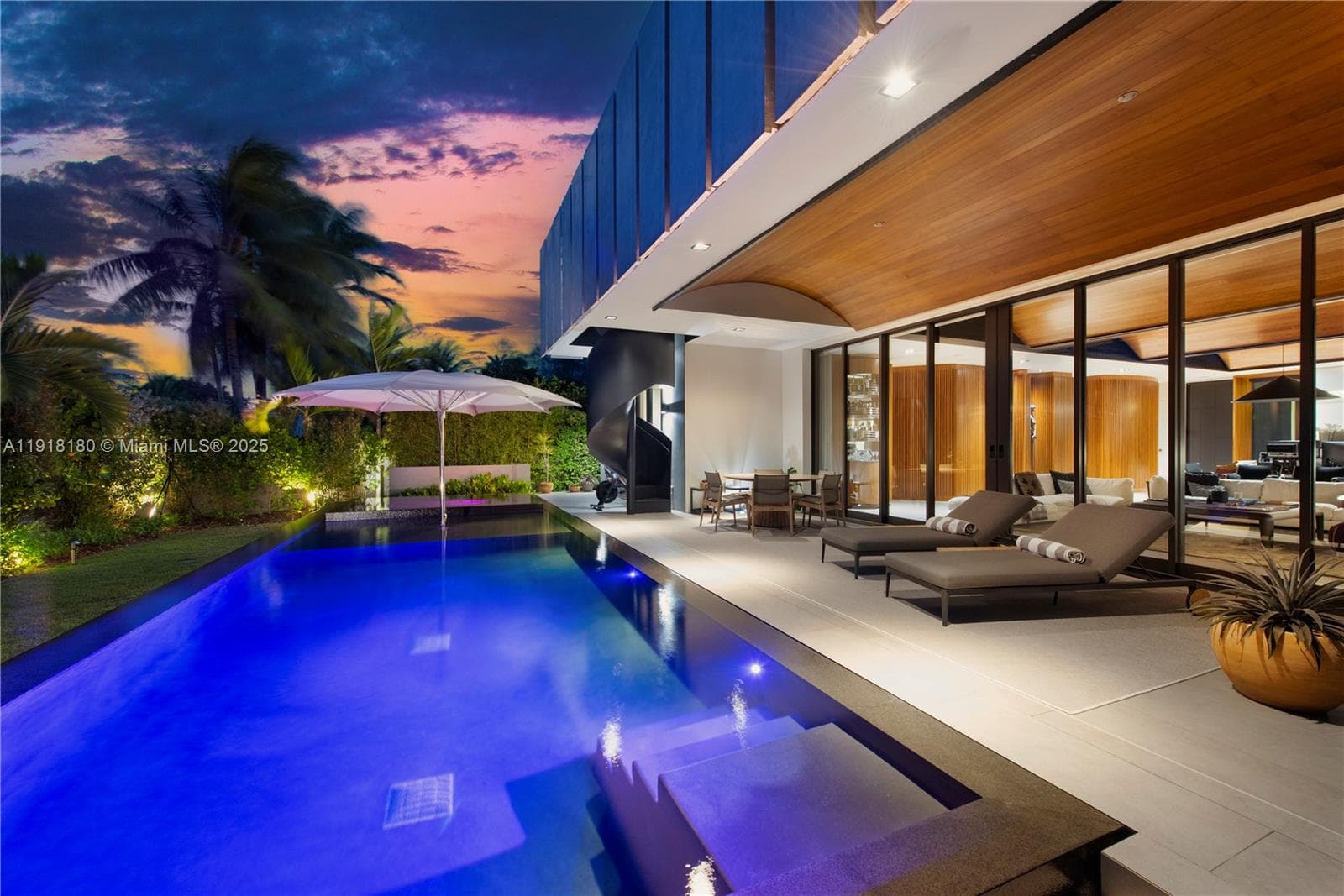 8055 Noremac Ave photo 2