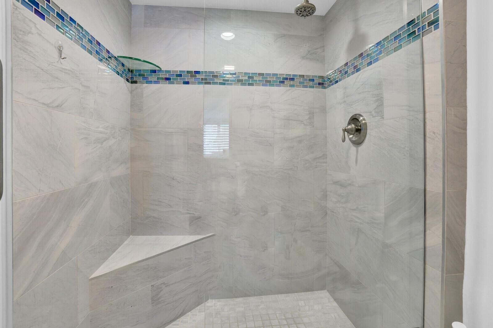 132 Lakeshore Drive 617 photo 23