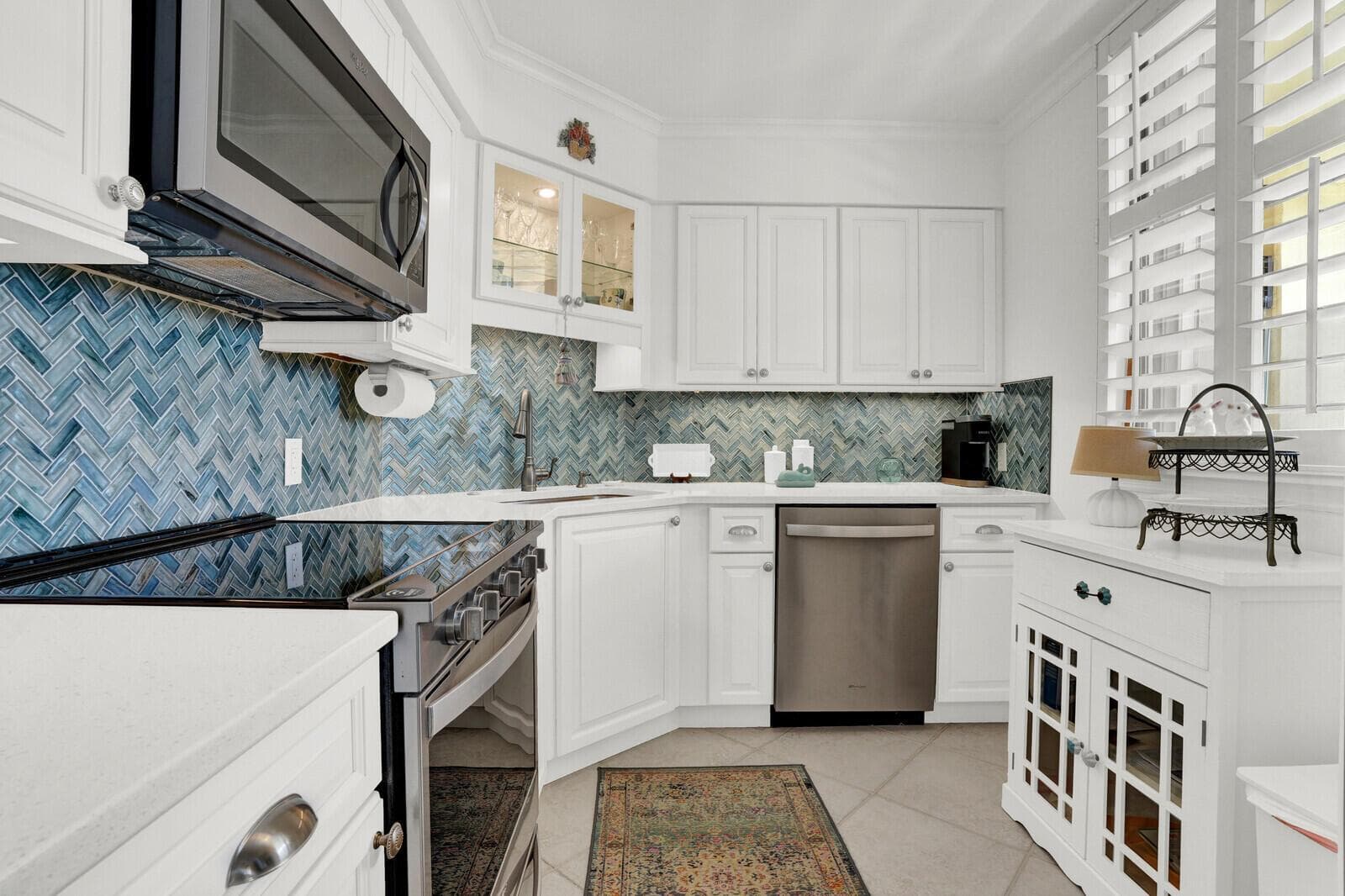 132 Lakeshore Drive 617 photo 9