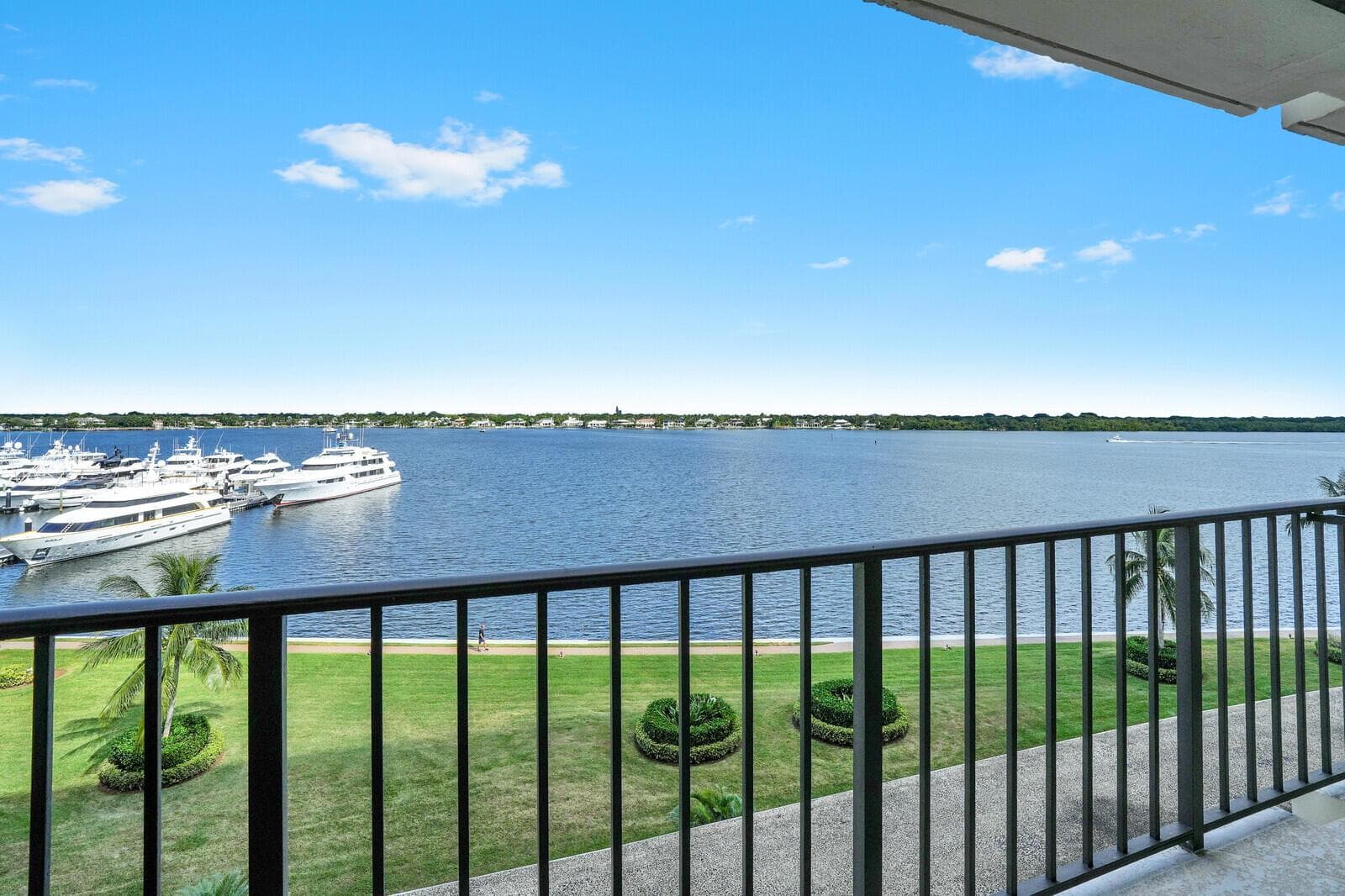 132 Lakeshore Drive 617 photo 14