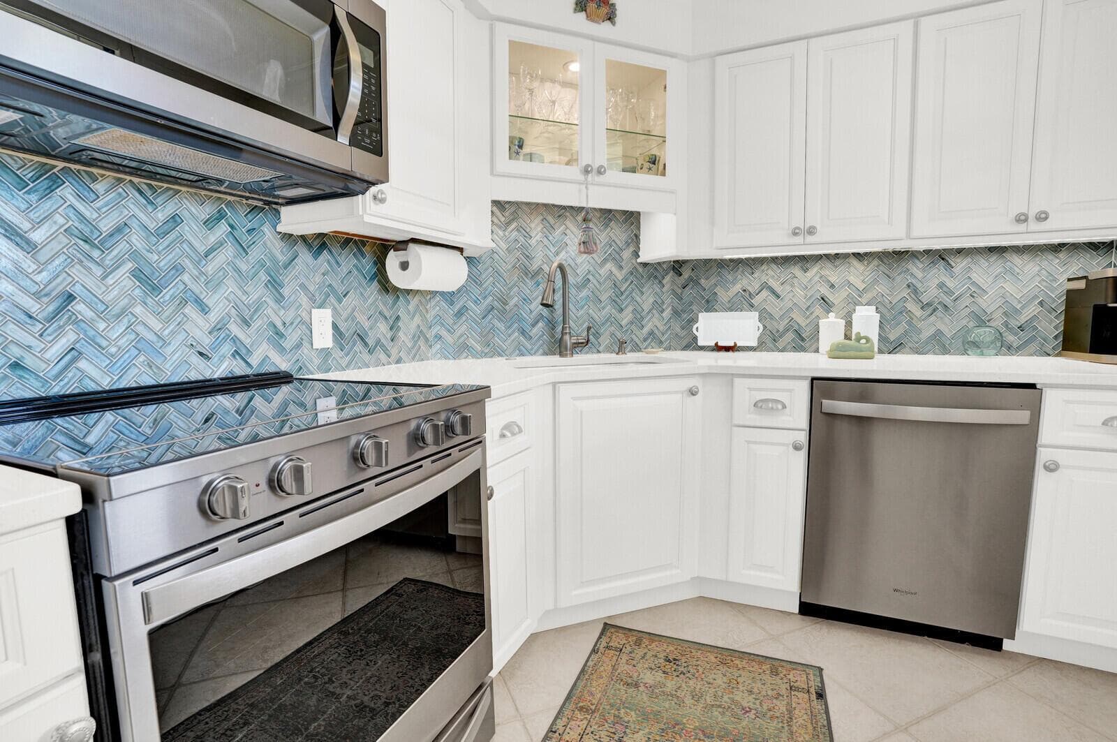 132 Lakeshore Drive 617 photo 8