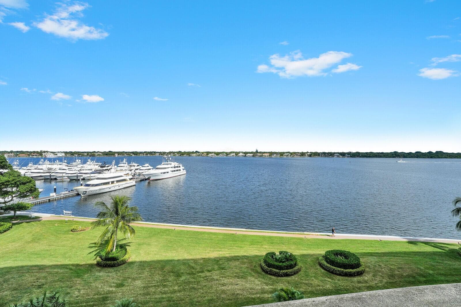 132 Lakeshore Drive 617 photo 25