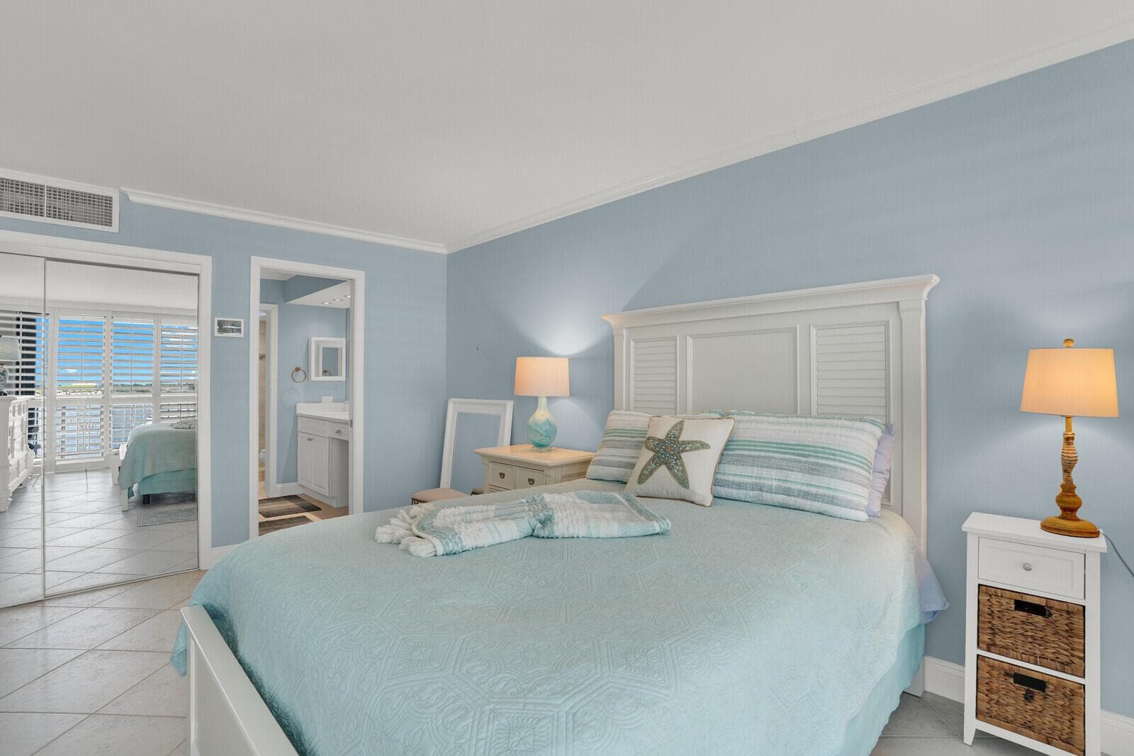 132 Lakeshore Drive 617 photo 21