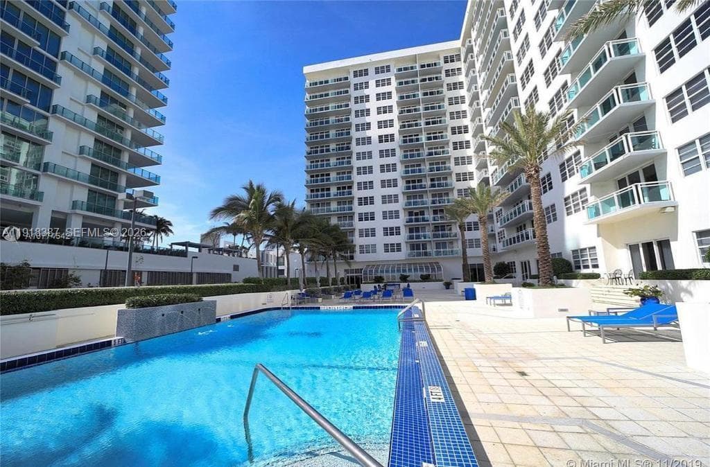 6917 Collins Ave PH20 photo 23