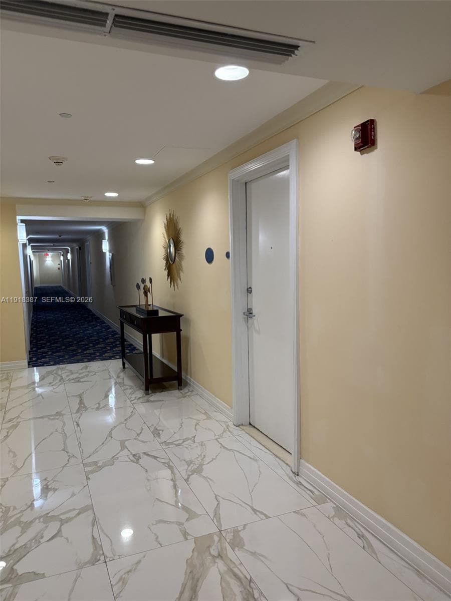 6917 Collins Ave PH20 photo 12