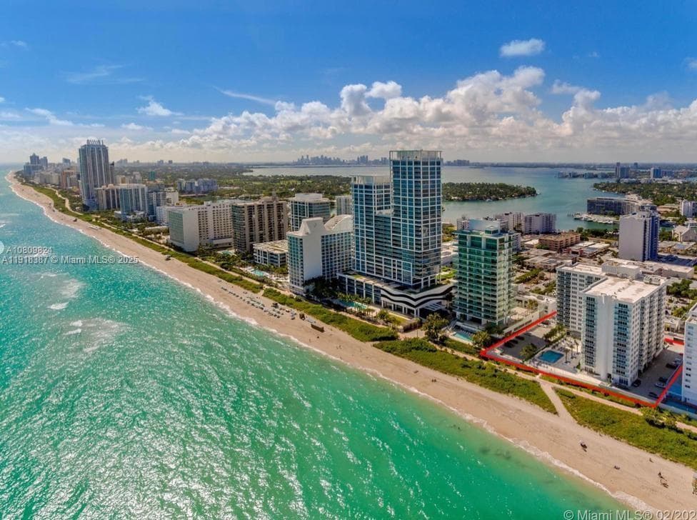 6917 Collins Ave PH20 photo 8