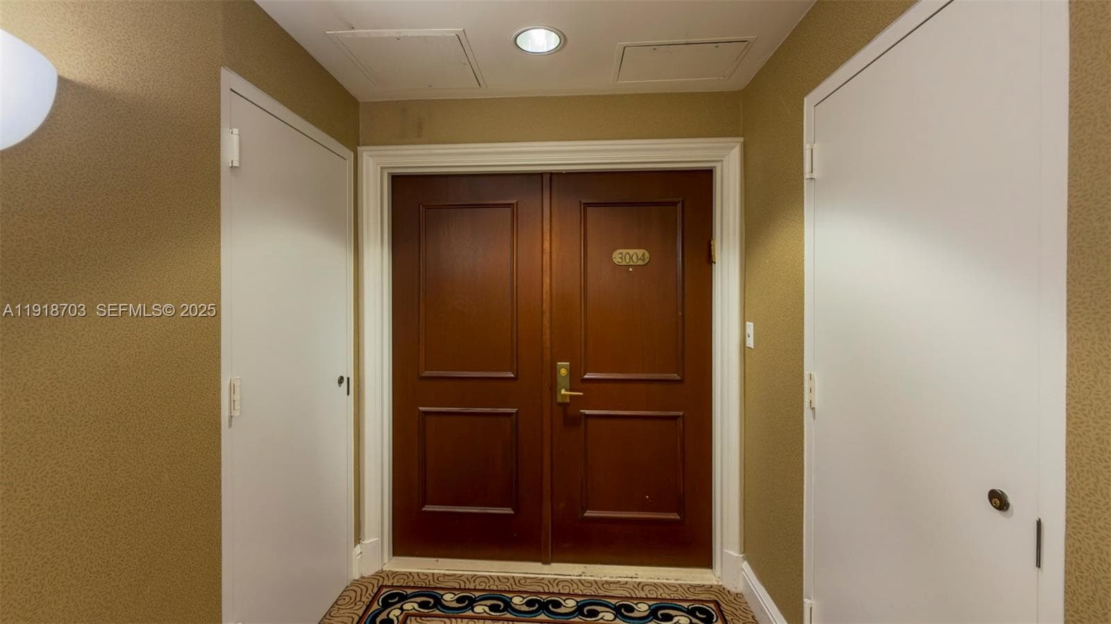 2000 Island Blvd 3004 photo 9