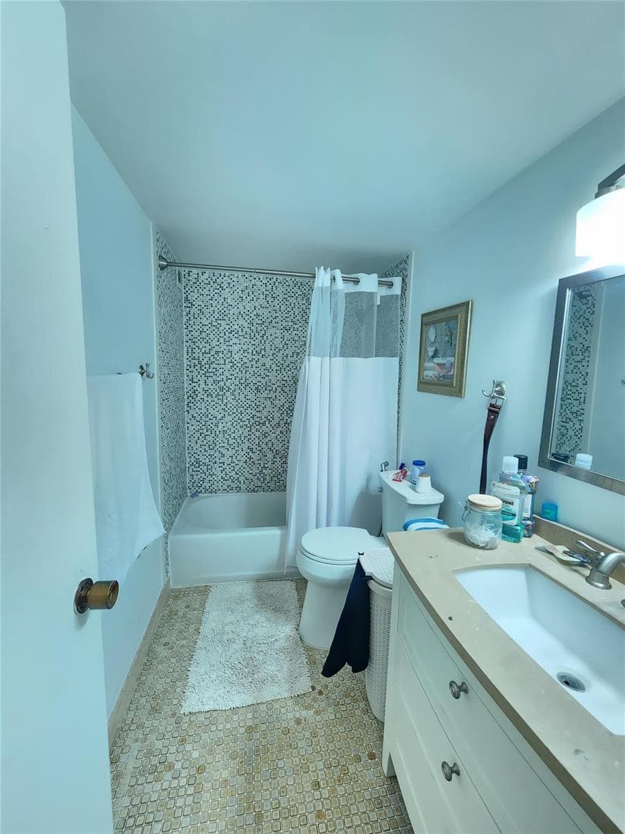 2500 Parkview Drive 403 photo 22