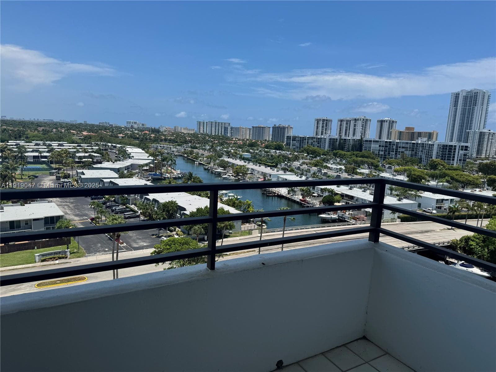 2500 Parkview Dr 1109 photo 2