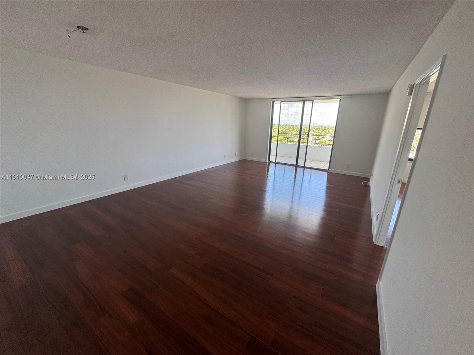 2500 Parkview Dr 1109 photo 6