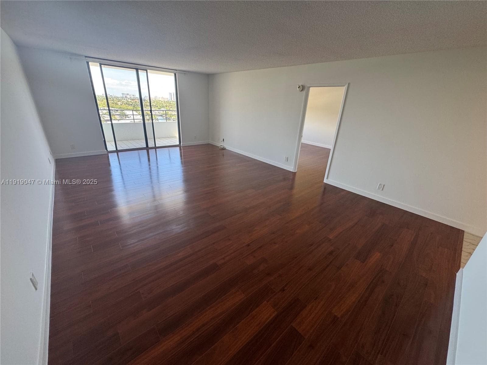 2500 Parkview Dr 1109 photo 3