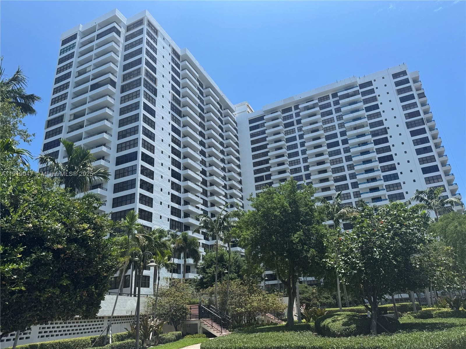 2500 Parkview Dr 1109 photo 1