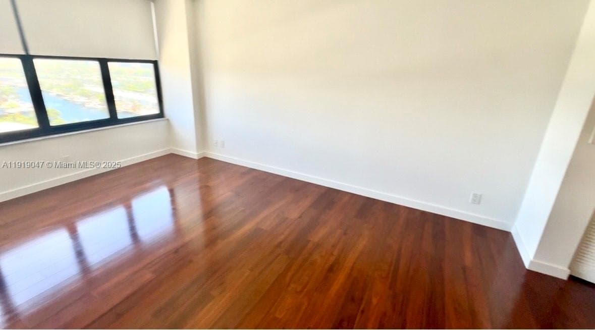 2500 Parkview Dr 1109 photo 11