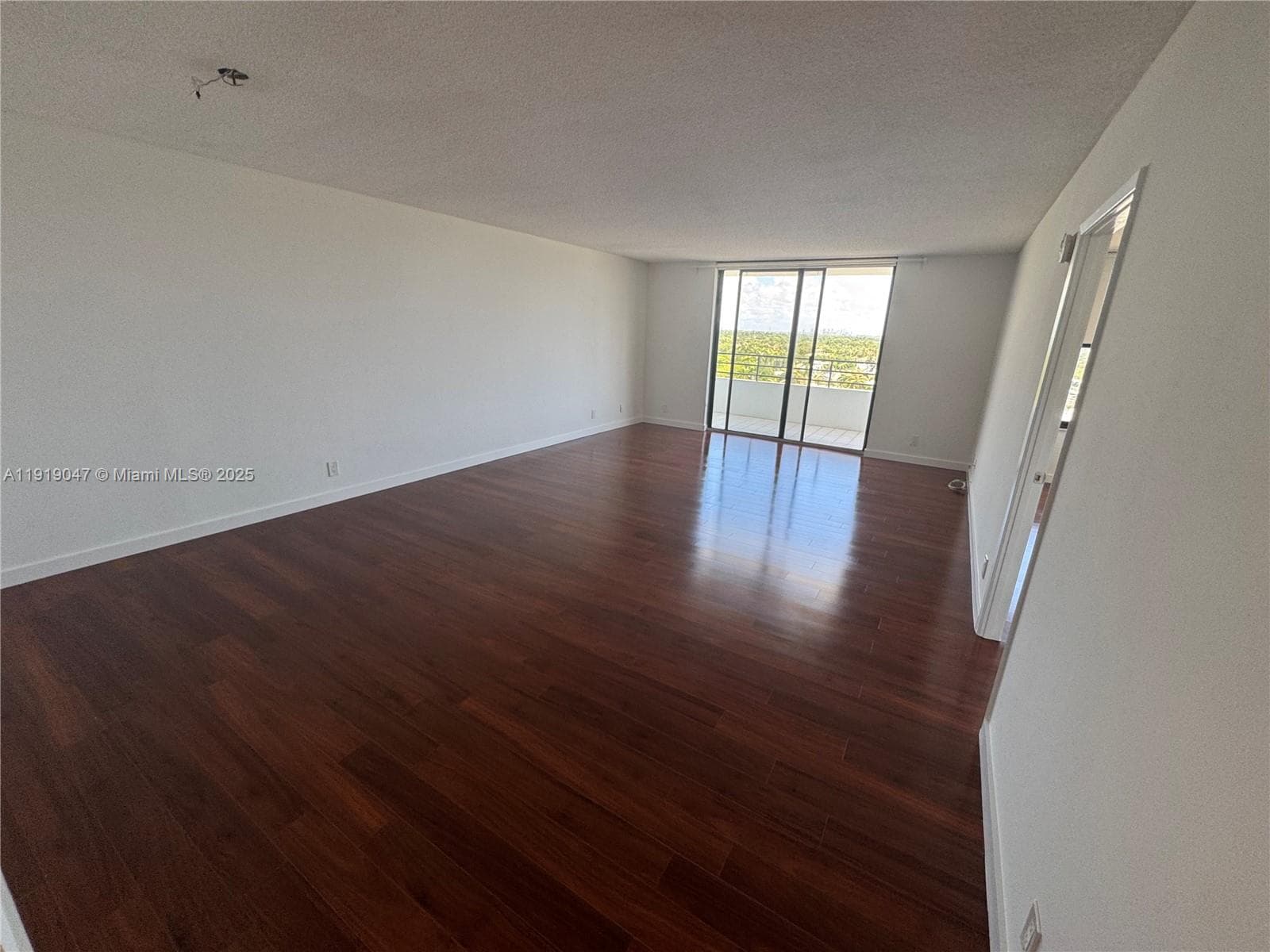 2500 Parkview Dr 1109 photo 4