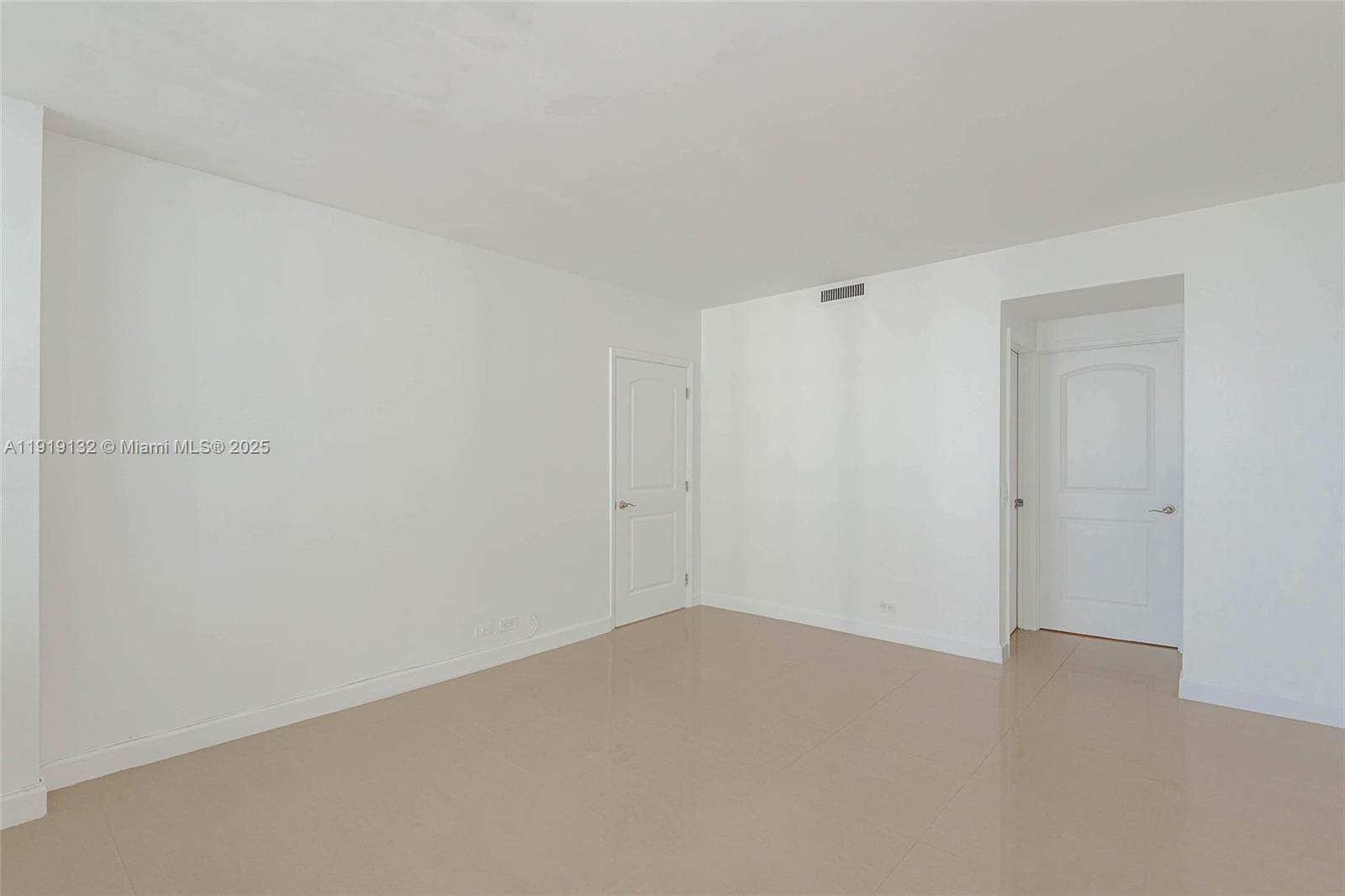 3505 Ocean Dr 1411 photo 20