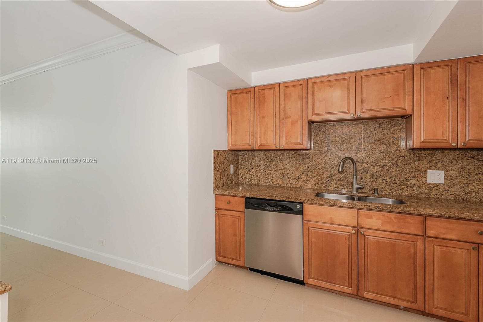 3505 Ocean Dr 1411 photo 14