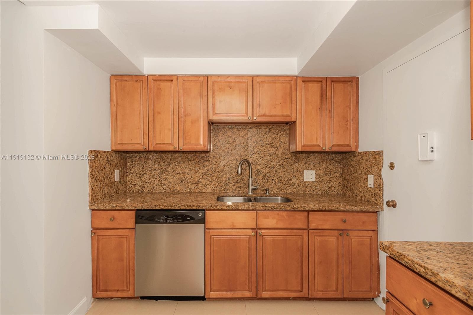 3505 Ocean Dr 1411 photo 15
