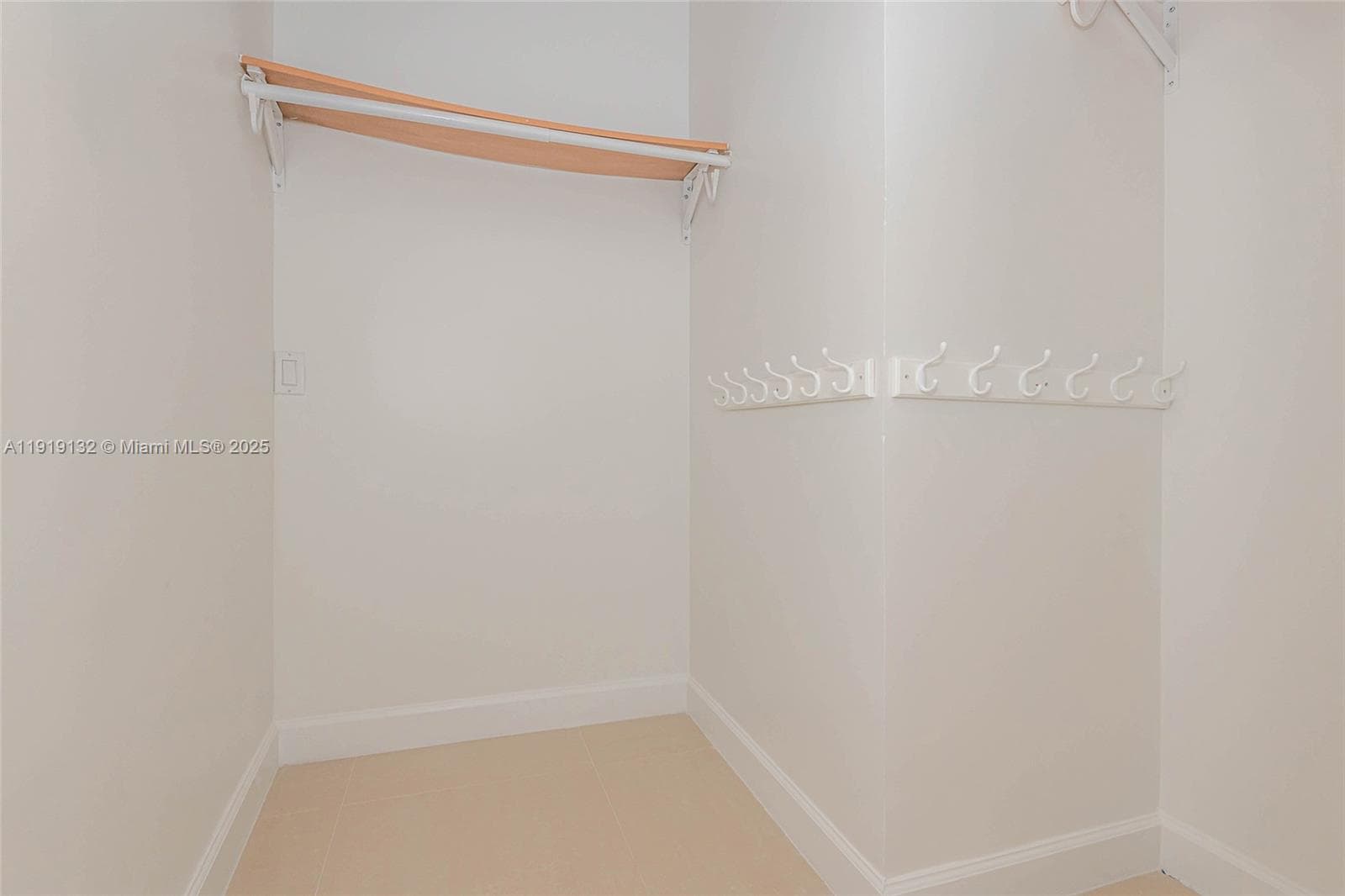 3505 Ocean Dr 1411 photo 21