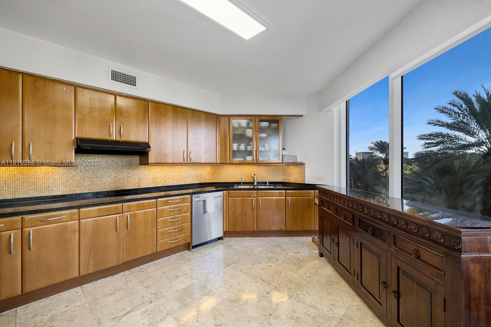 19333 Collins Ave 504 photo 10
