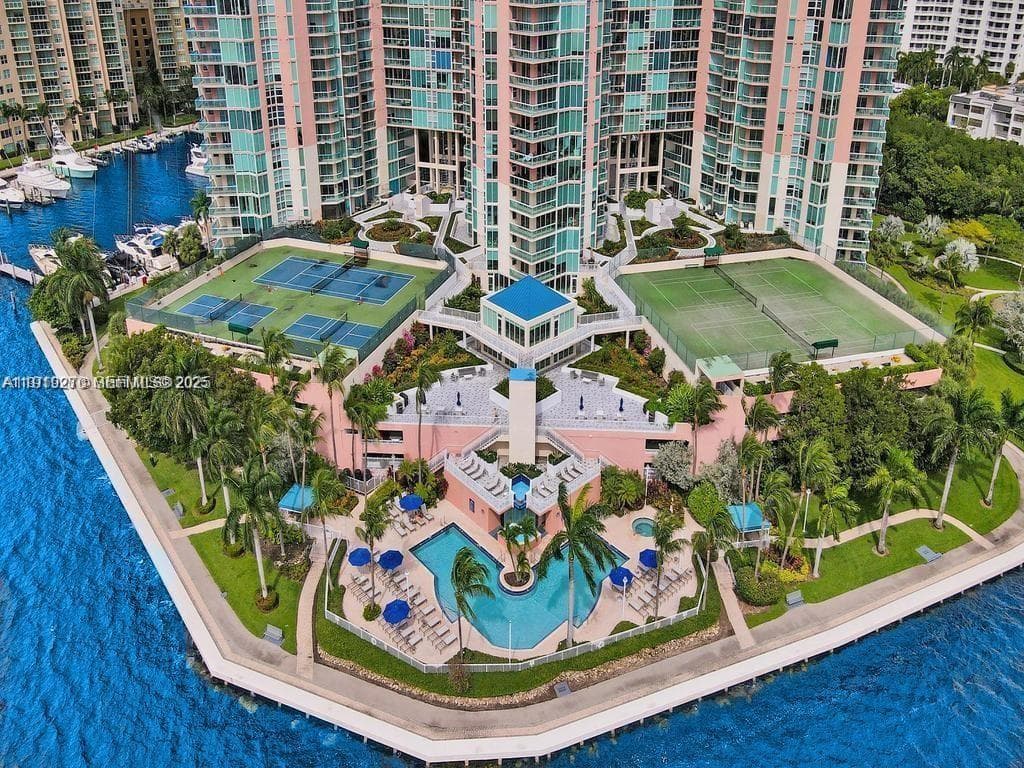 3370 Hidden Bay Dr 511 photo 12