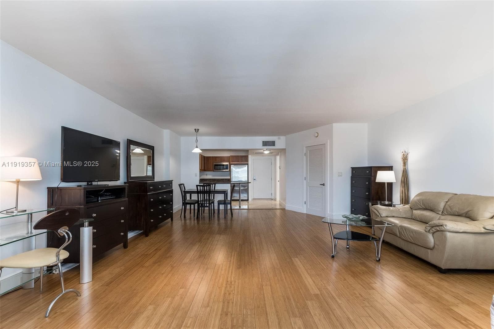 2301 Collins Ave 1512 photo 9