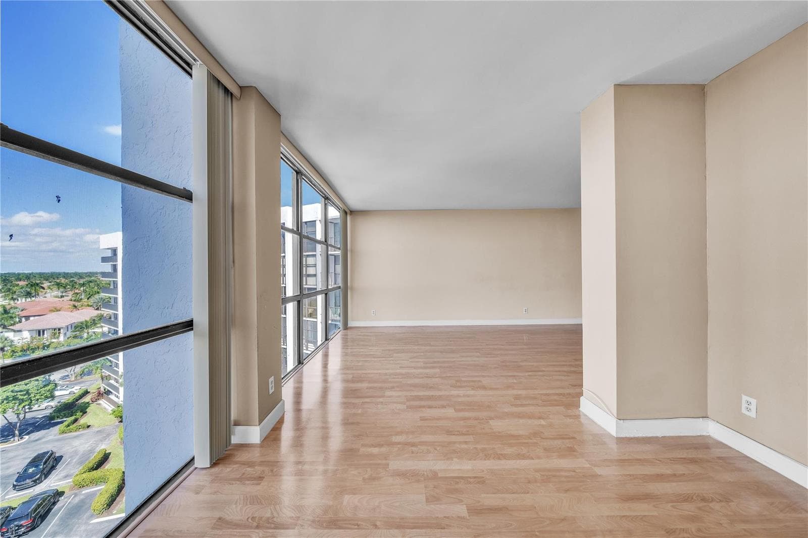 1000 Parkview Drive 925 photo 17