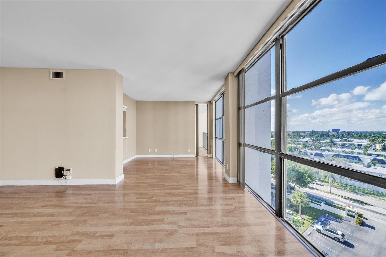 1000 Parkview Drive 925 photo 16